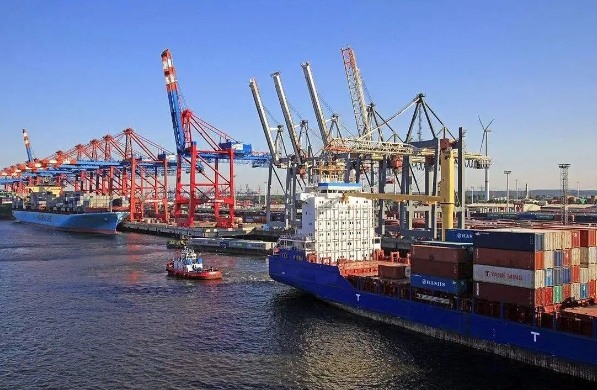 日本國際物流行業(yè)以其高效、快捷和安全的服務贏得了廣泛贊譽