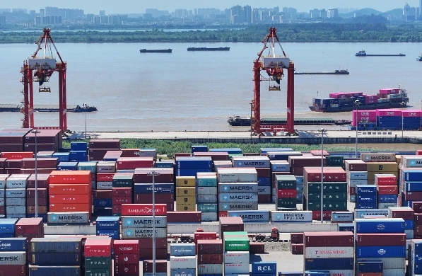 上海貨代的獨特優(yōu)勢、發(fā)展趨勢及其在全球貿(mào)易中的重要作用是什么？